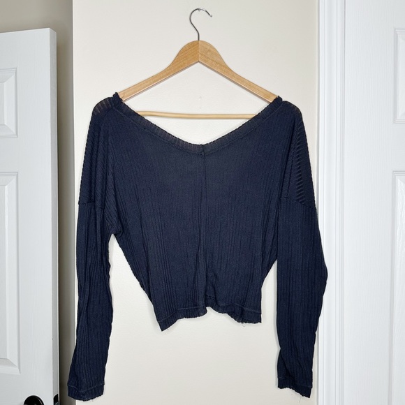 ASTR Twist Front Long Sleeve Crop Top - Picture 6 of 7